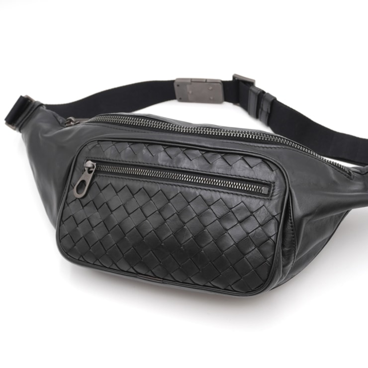 BOTTEGA VENETA(ボッテガヴェネタ)イントレチャート ボディバッグ ウエストバッグ クロスボディバッグ ブラック レザー 編み込み シルバー金具 メンズ レディース【中古】