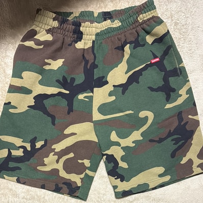 Supreme Small Box Sweatshort "Woodland Camo"