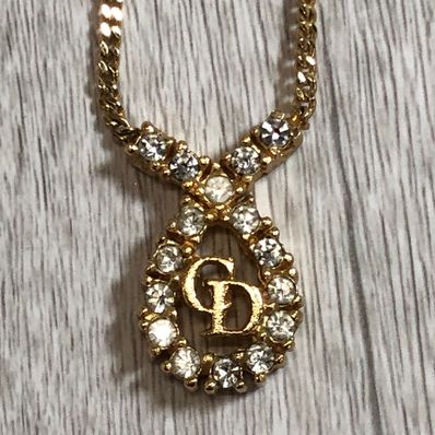 Diorラインストーン ロゴプレートネックレス ゴールド