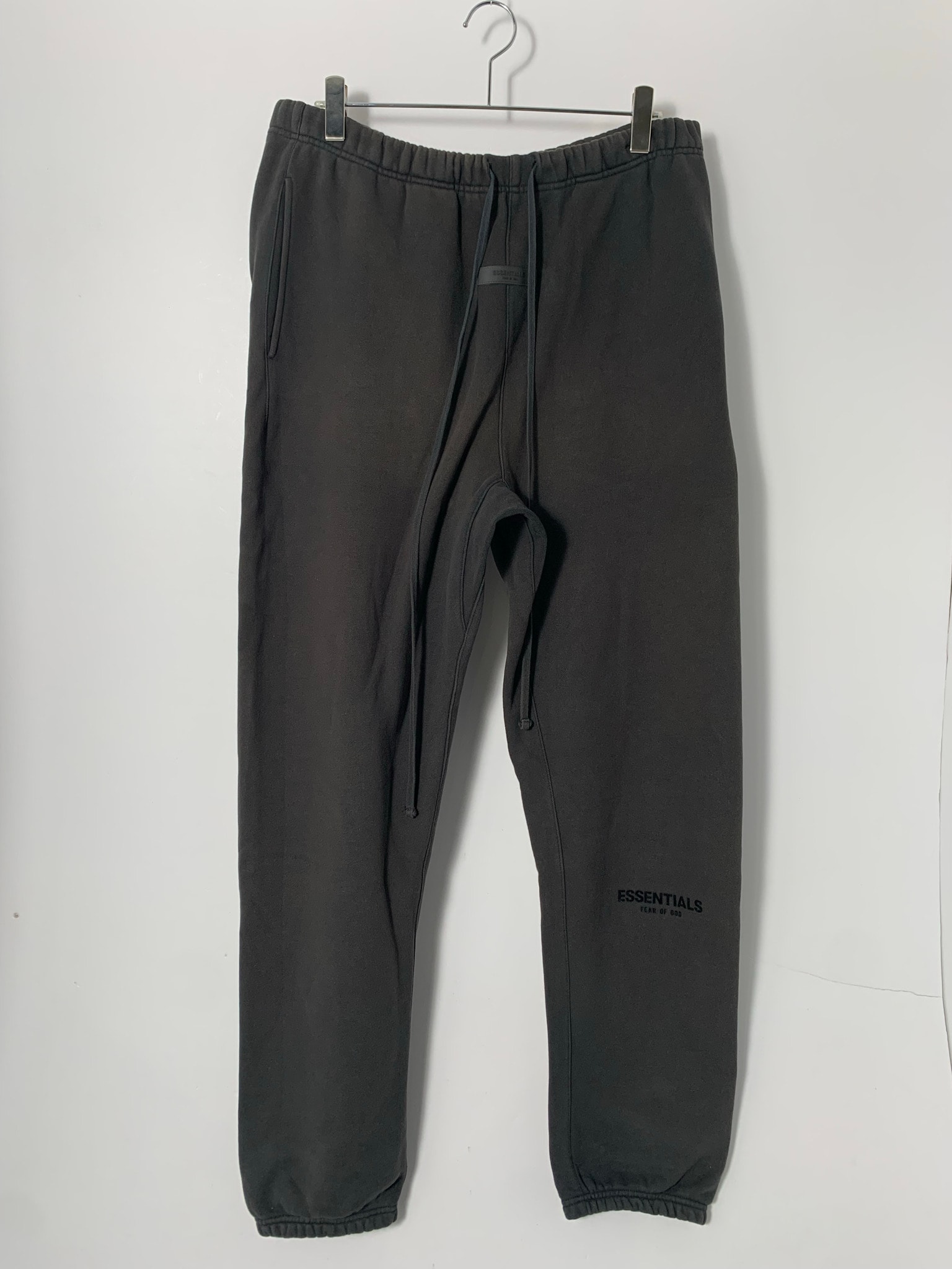FEAR OF GOD ESSENTIALS BLACK ESS LOGO SWEAT "Stretch Limo"