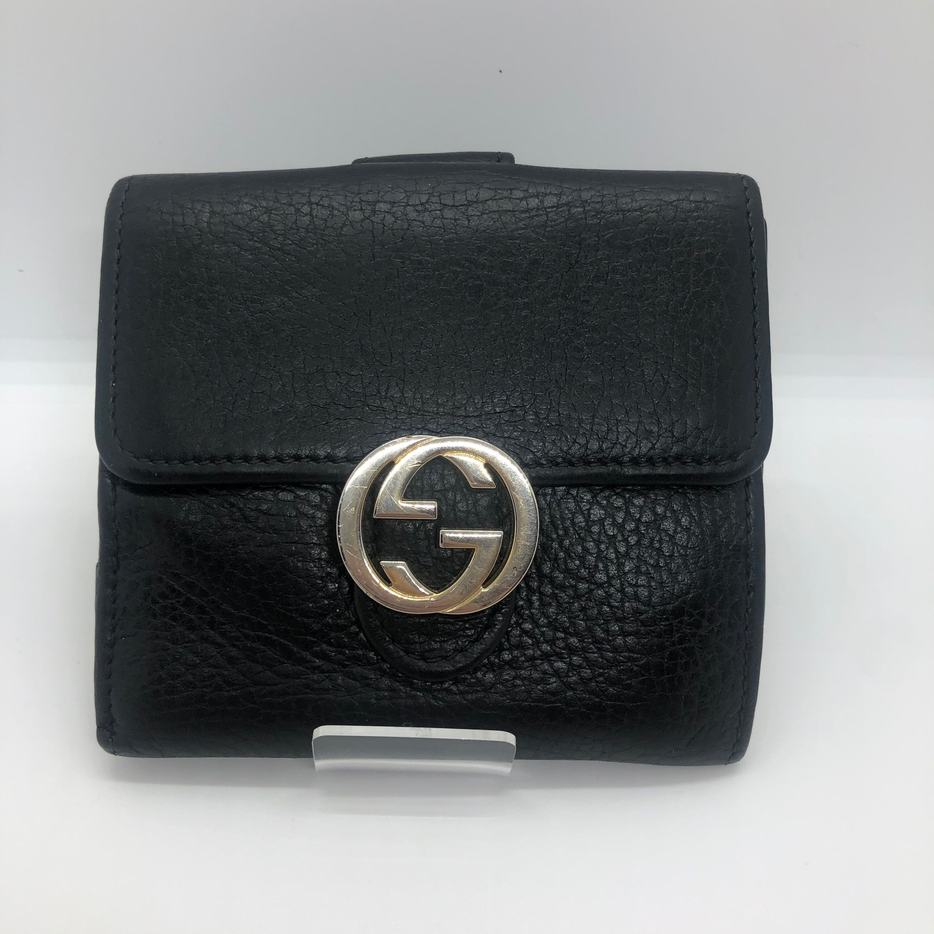 GUCCI Interlocking G W Hook Wallet "Black"