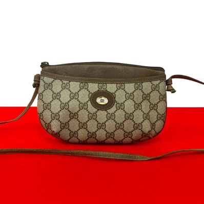 GUCCI グッチ GG ロゴ 金具 PVC レザー ショルダーバッグ ブラウン
81542