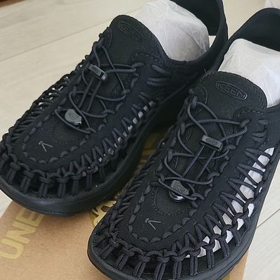 KEEN Women's Uneek Astoria "Black/Black"