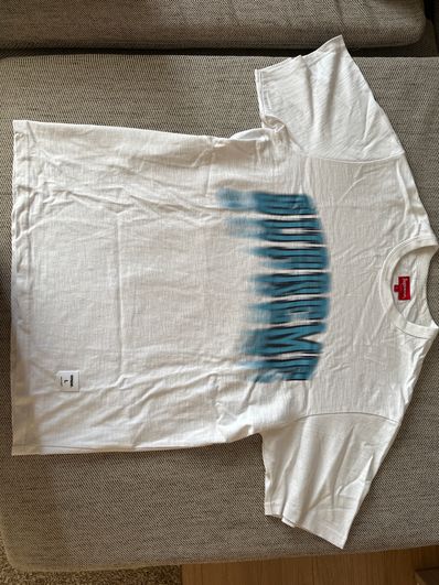 シュプリームTシャツ