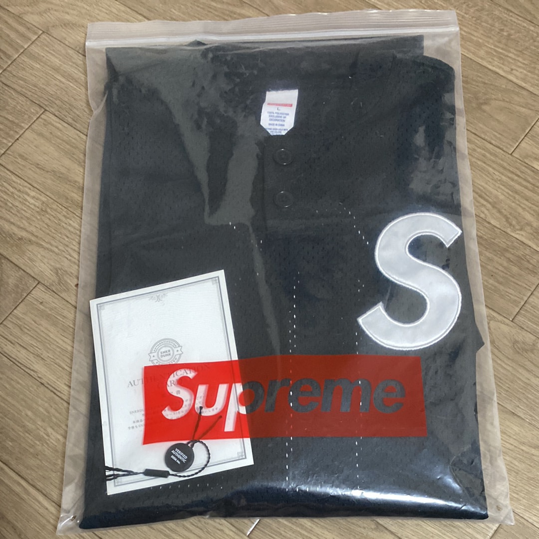 Supreme S Logo Baseball Henley "Black"