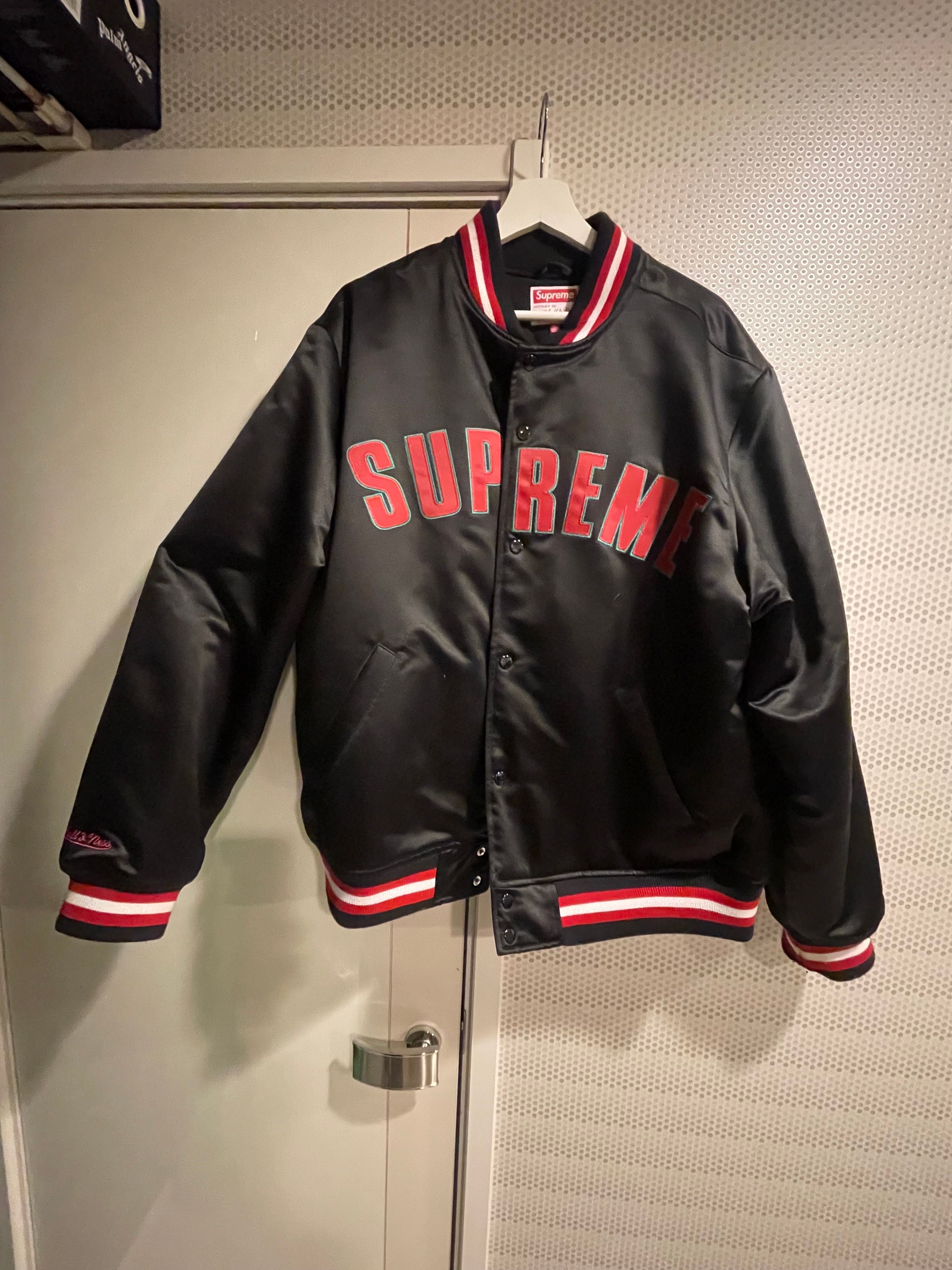 Supreme / Mitchell & Ness® Satin Varsity Jacket "Black"