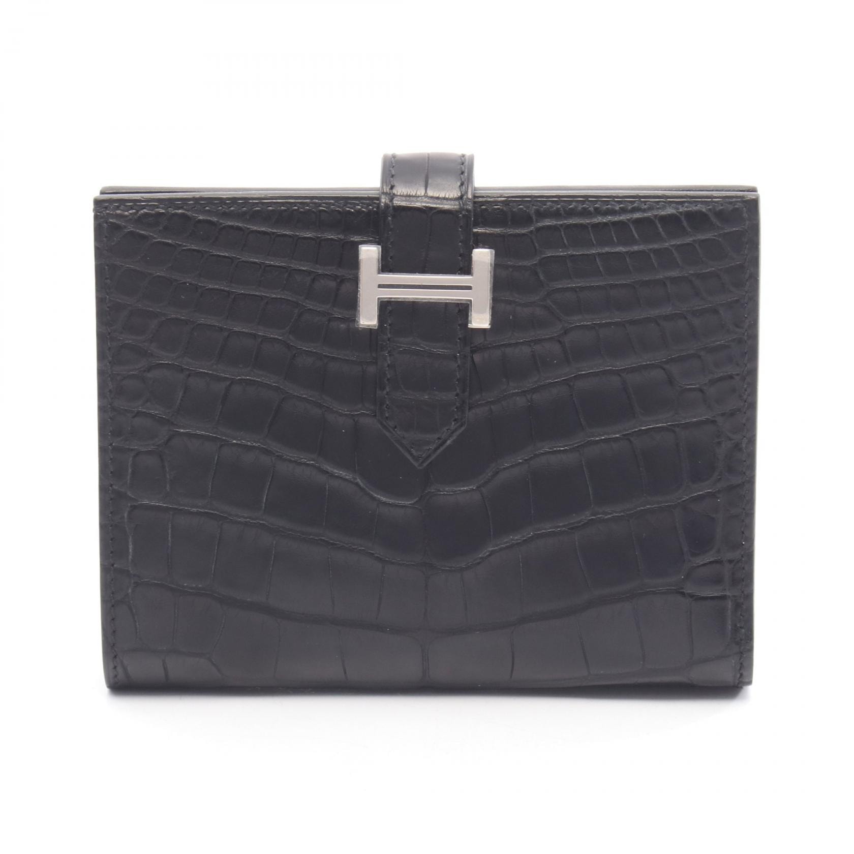 エルメス HERMES ベアンコンパクト 二つ折り財布 財布 アリゲーターマット アリゲーターマット Z刻印(2021年製造) レディース ブラック系 【中古】