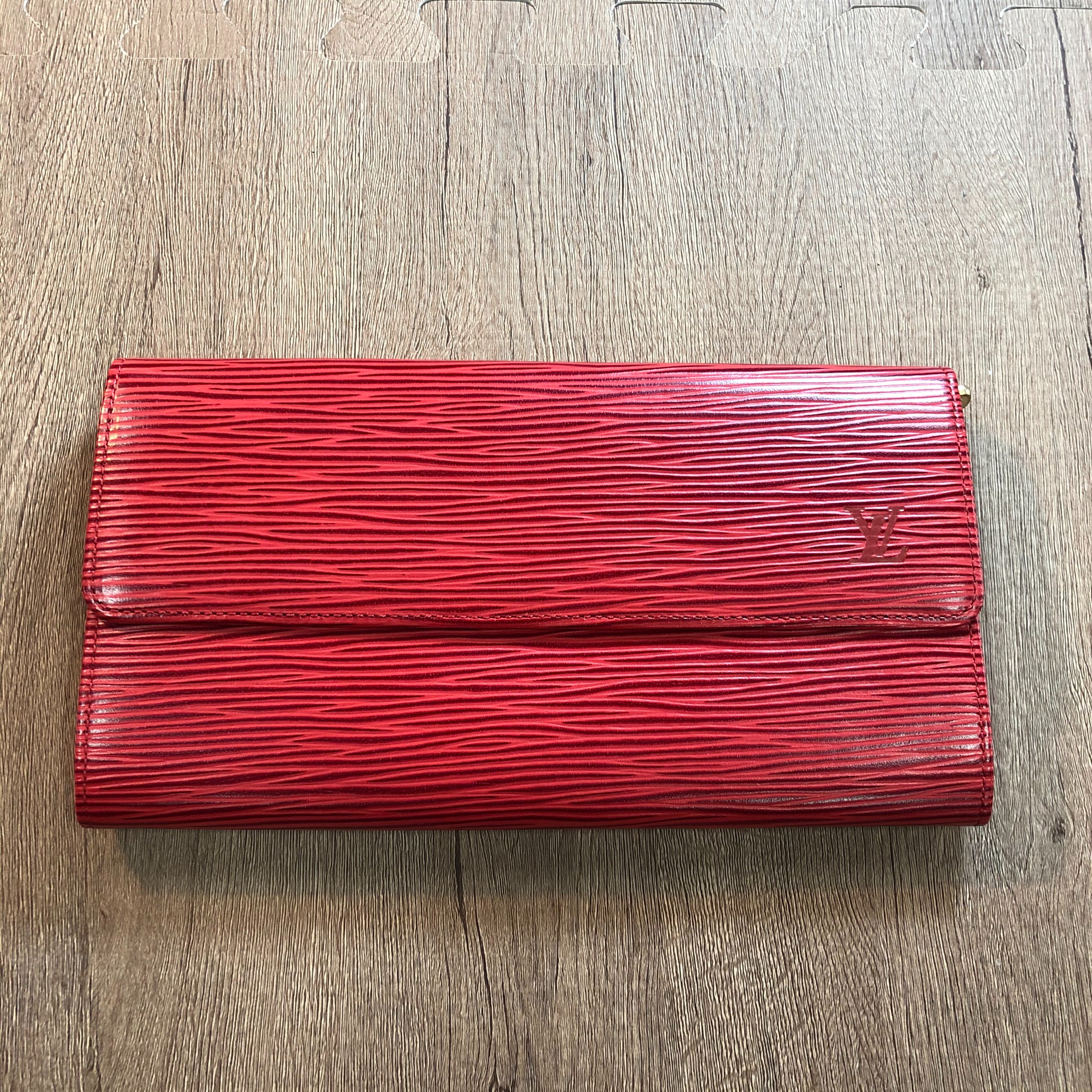 Louis Vuitton Epi Portefeuille Sarah "Carmine"