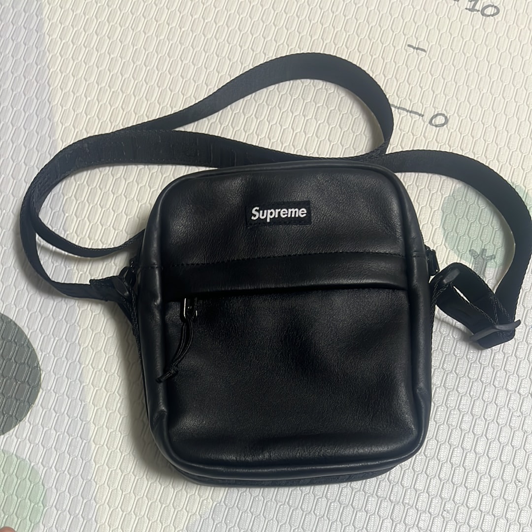 Supreme Leather Shoulder Bag "Black" (23FW)