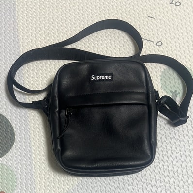 Supreme Leather Shoulder Bag "Black" (23FW)