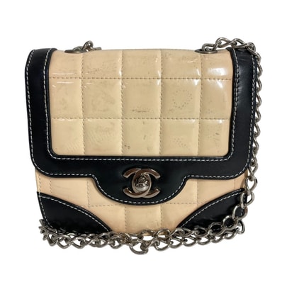 シャネル CHANEL ミニ マトラッセ ミニマトラッセ チョコバー CC ココマーク ロゴ カバン チェーンバッグ 斜め掛け フラップ ショルダーバッグ パテントレザー ホワイト