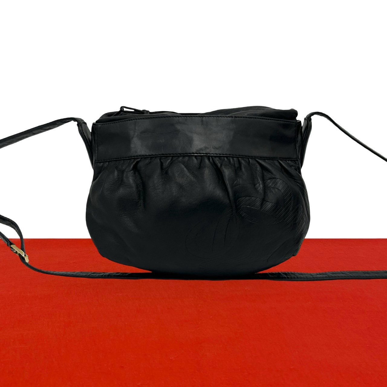 LOEWE ロエベ アナグラム ロゴ レザー ショルダーバッグ ブラック
00965