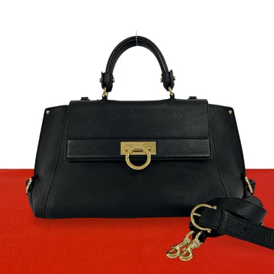 Salvatore Ferragamo サルヴァトーレフェラガモ ガンチーニ 金具 レザー ショルダーバッグ ブラック
71472