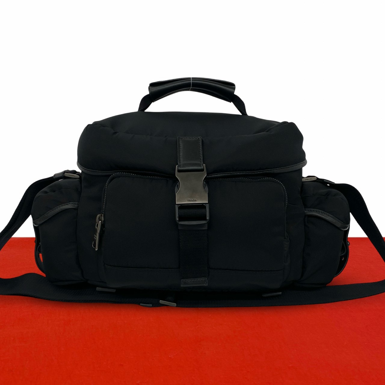 PRADA プラダ 三角ロゴ 金具 ナイロン レザー ショルダーバッグ ブラック
 442-6