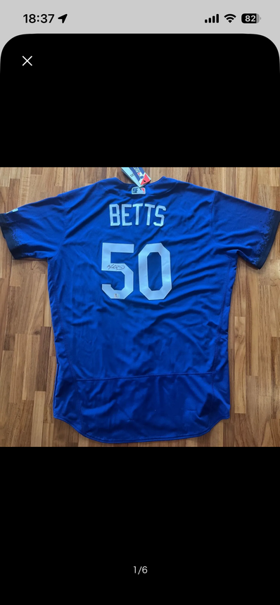 ドジャース 直筆サインユニフォーム ムーキー・ベッツ
