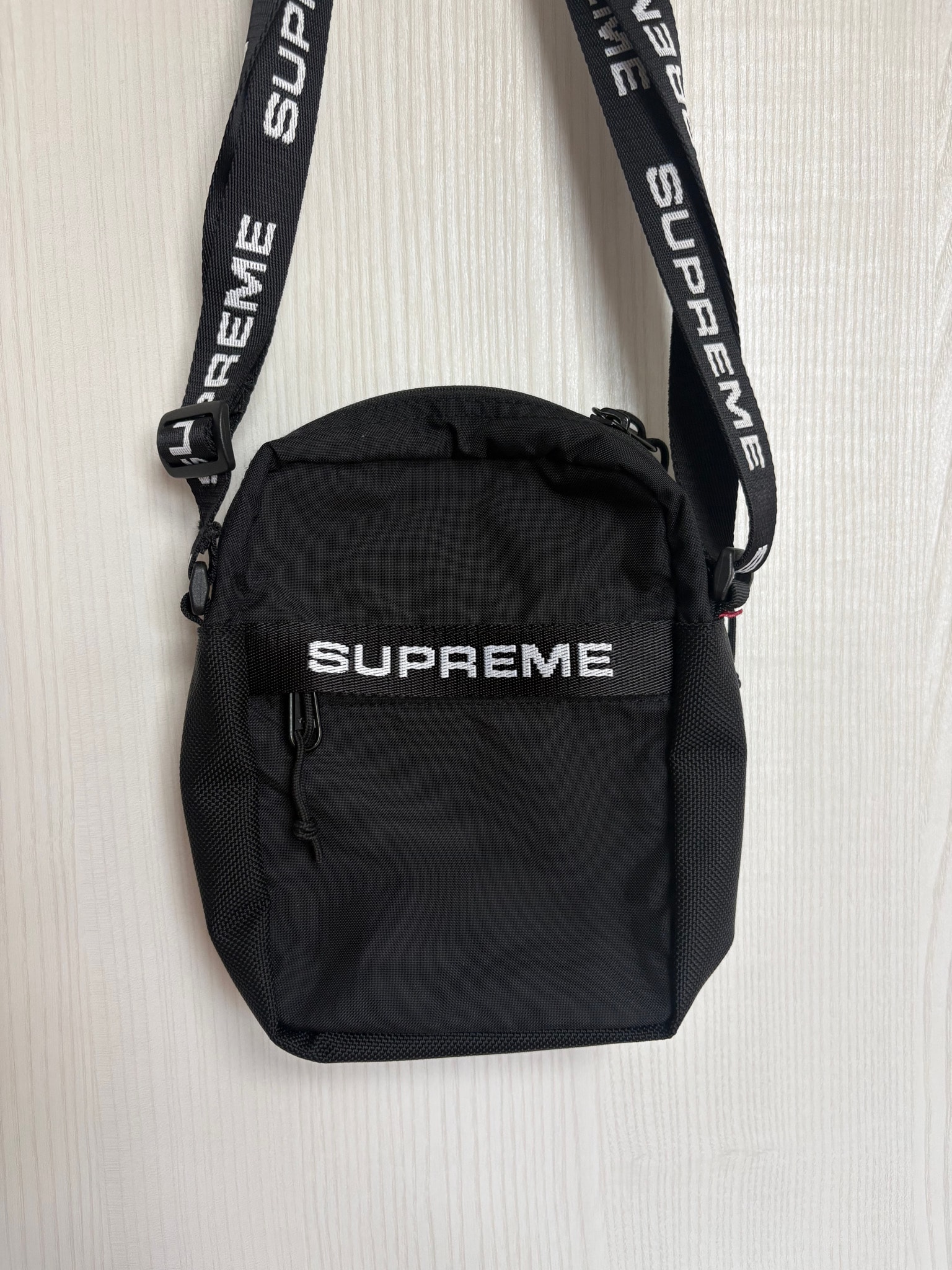 Supreme FW22 Shoulder Bag "Black"