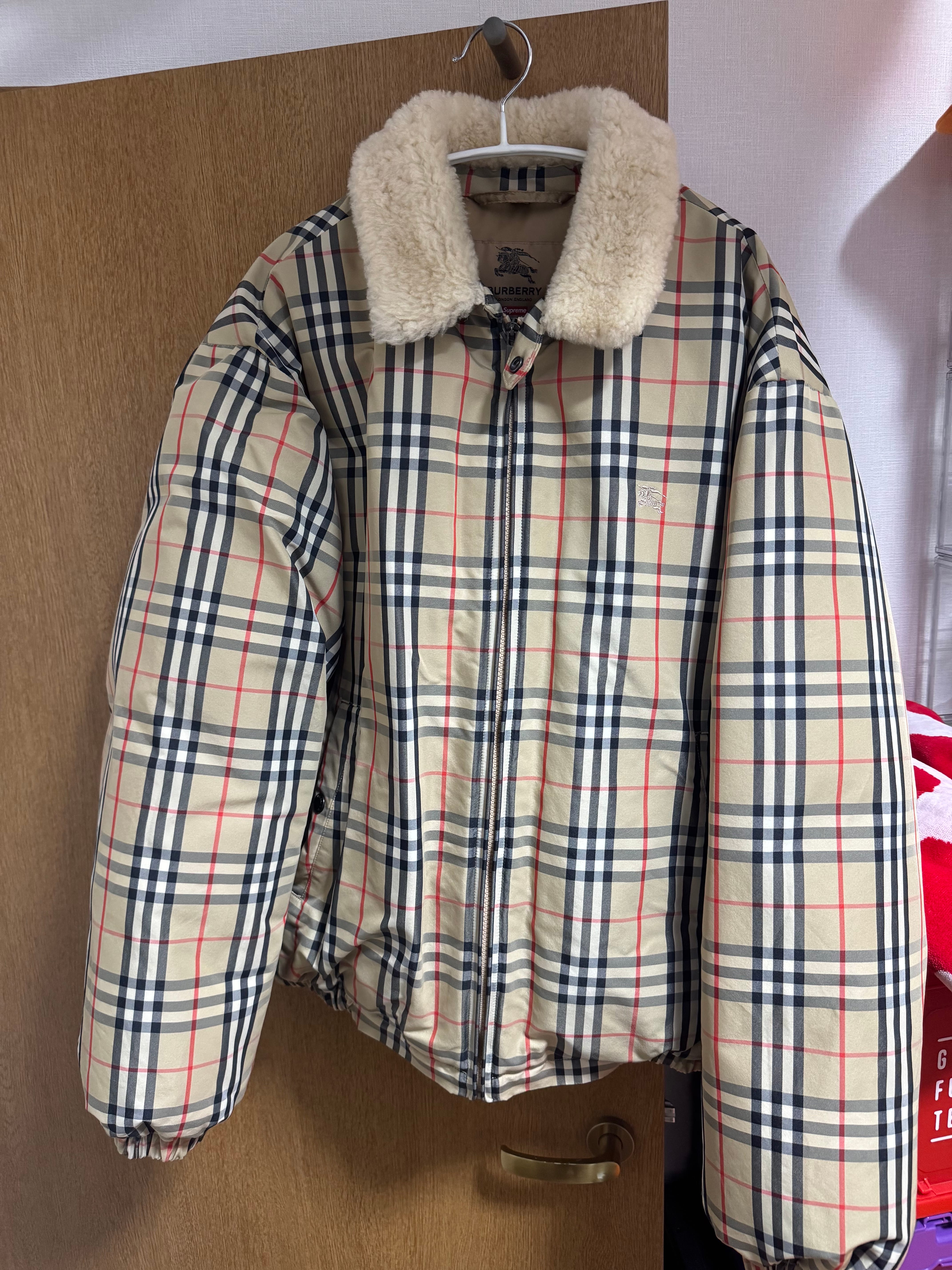 シュプリーム バーバリー シアリング カラー ダウン パフ ジャケット "ベージュ"