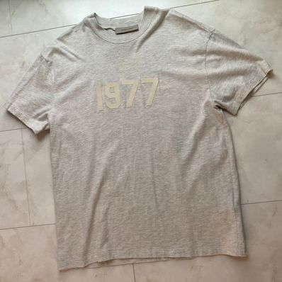 FEAR OF GOD ESSENTIALS 1977 T-SHIRT "Light Oatmeal"
