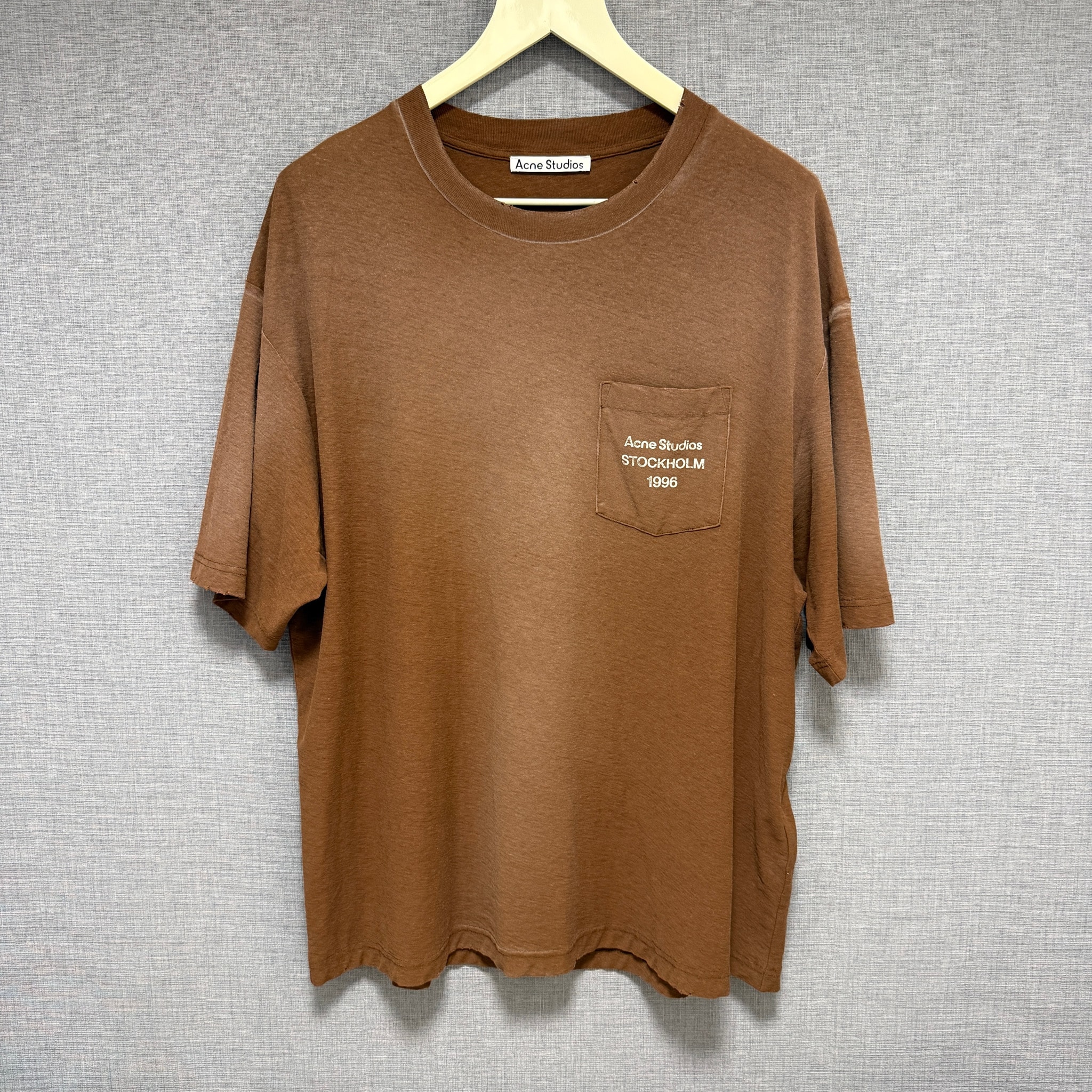 Acne Studios Stockholm 1996 ロゴ Tシャツ ブラウン ダメージ加工