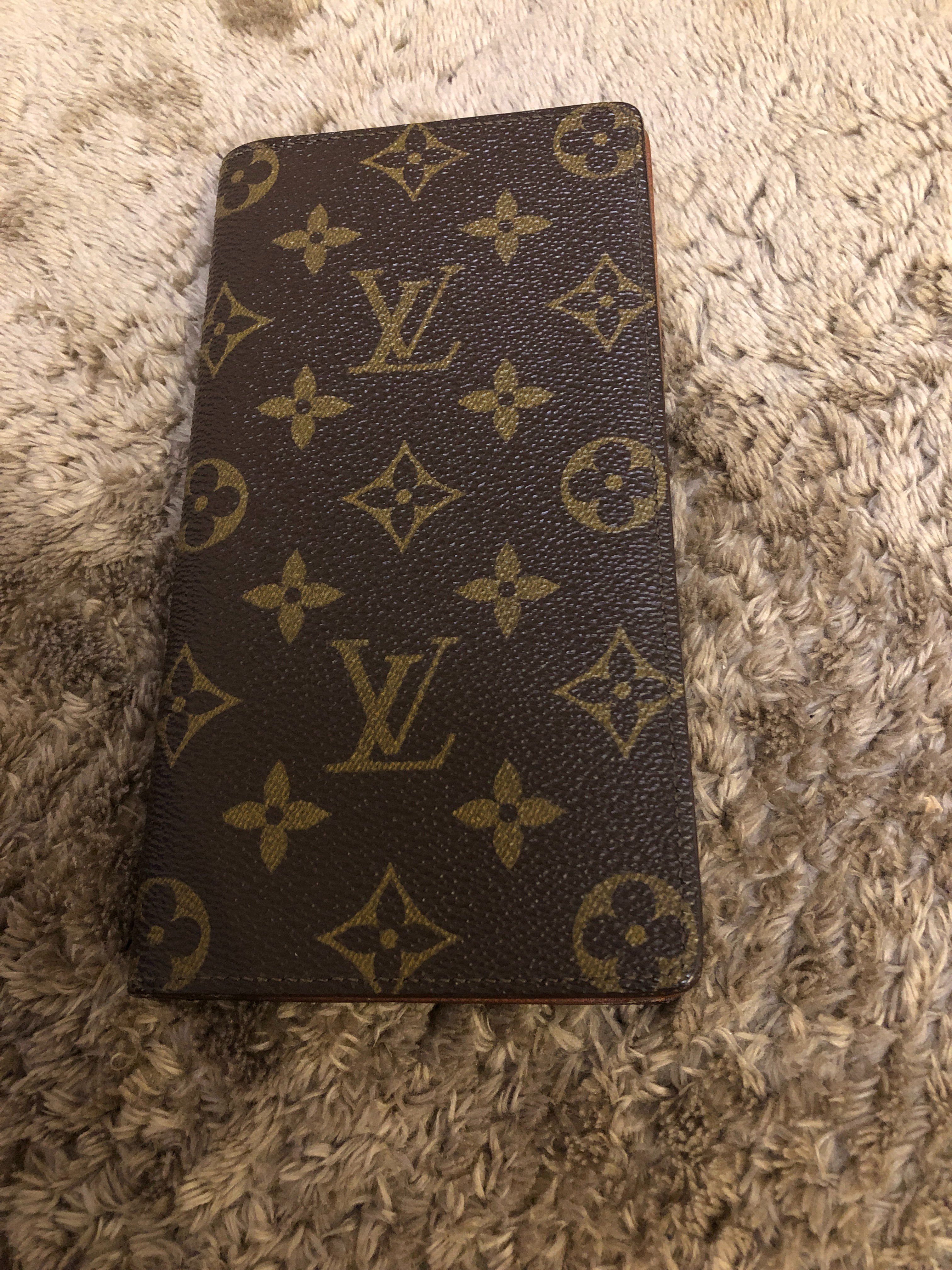 Louis Vuitton Monogram Porte Shekie Cartescredit