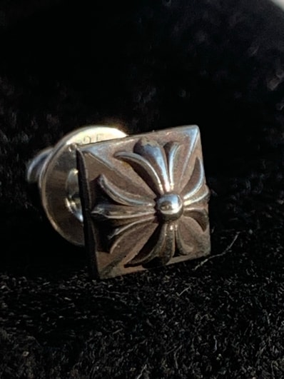 CHプラス ピラミッド スタッドピアス クロムハーツ