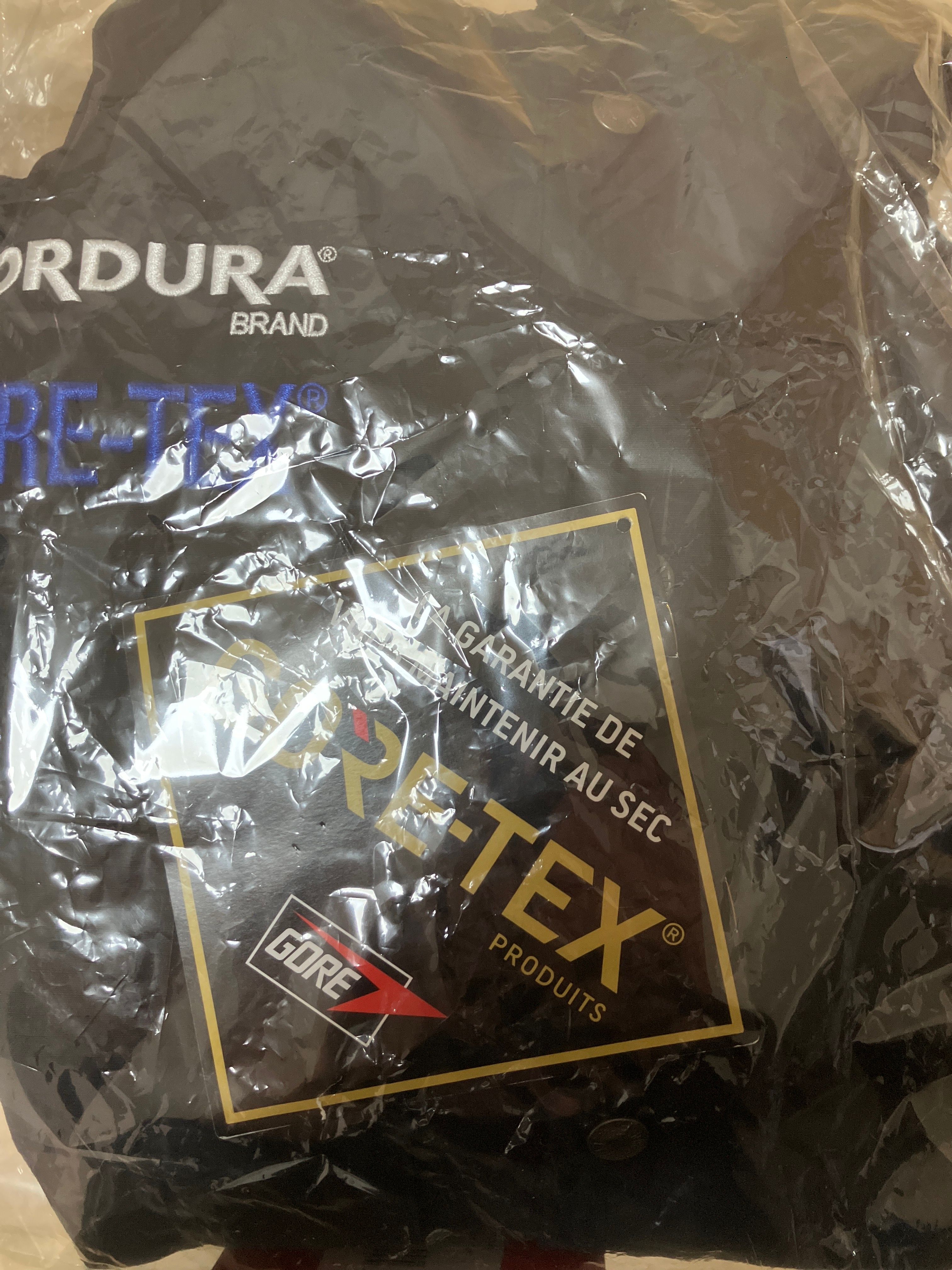 Supreme x The North Face Expedition Jacket "Black"