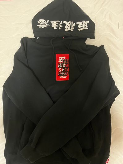 BlackEyePatch HANDLE WITH CARE LABEL HOODIE "Black"