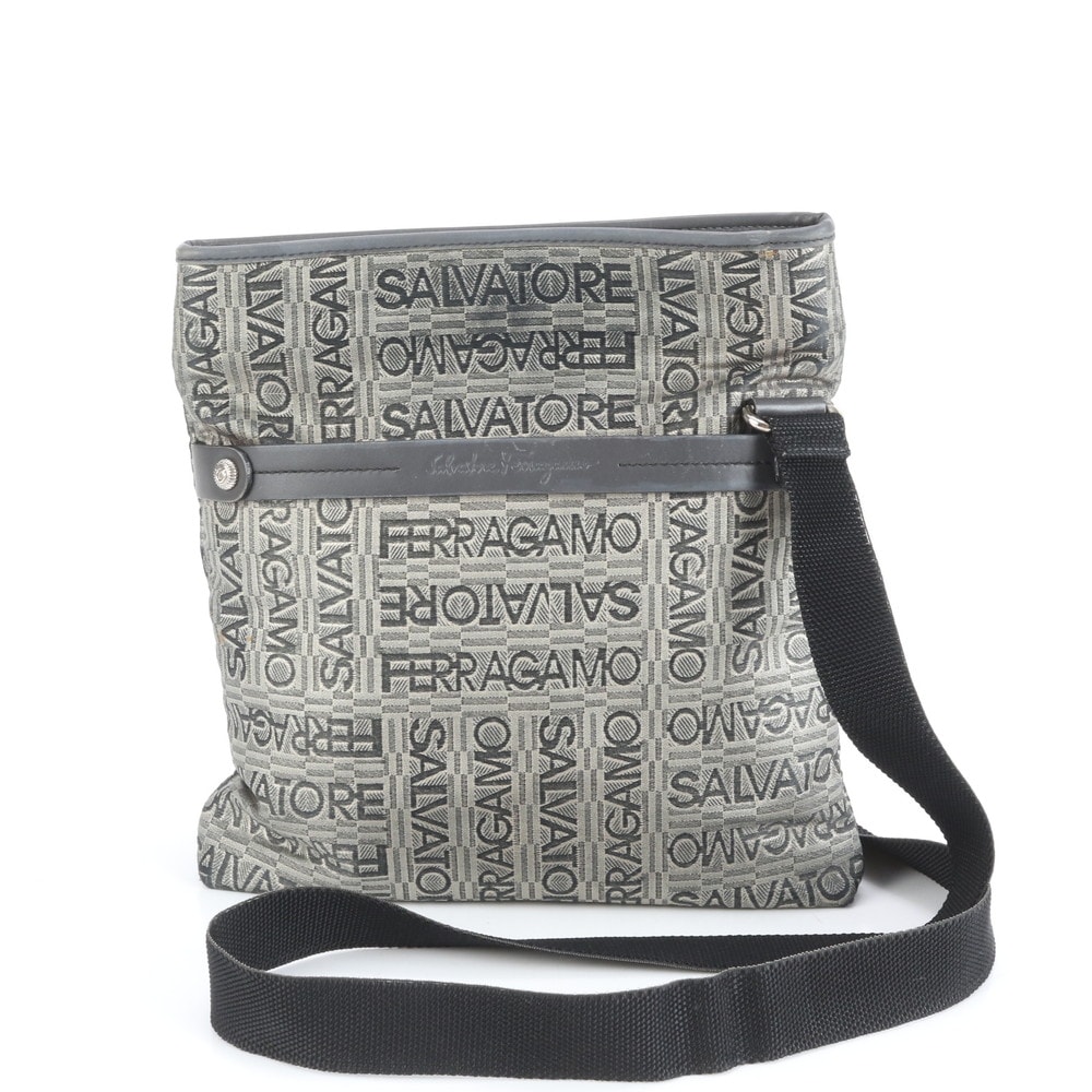 ■美品 サルヴァトーレフェラガモ ロゴ 総柄 ショルダーバッグ