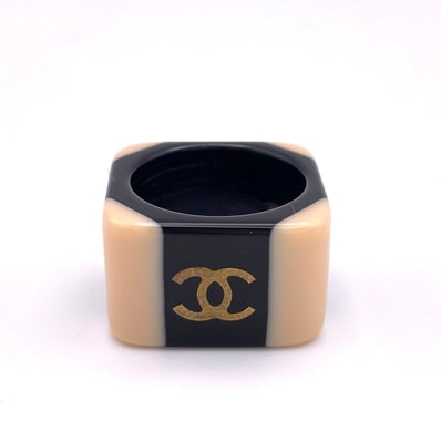 CHANEL シャネル ロゴリング リング・指輪 プラスチック ブラック ベージュ レディース【中古】