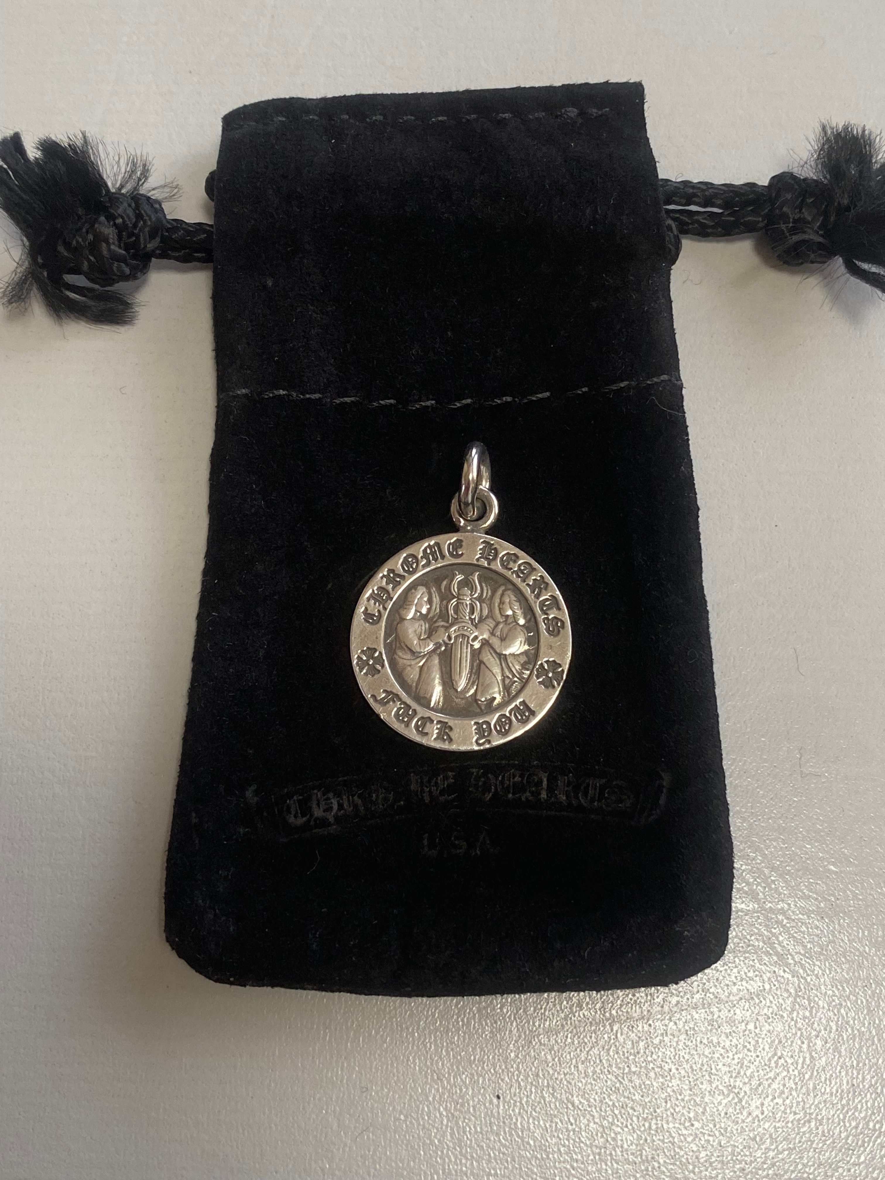 クロムハーツ エンジェル メダル チャーム ファッキュー "シルバー"