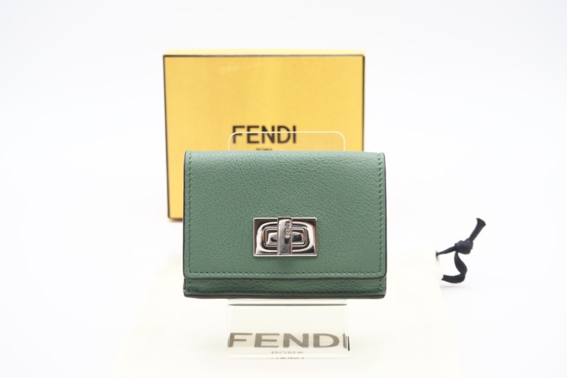 極美品 FENDI フェンディ ピーカブー ウォレット 三つ折り財布 8M0426 三つ折り財布 グリーン シルバー レザー レディース