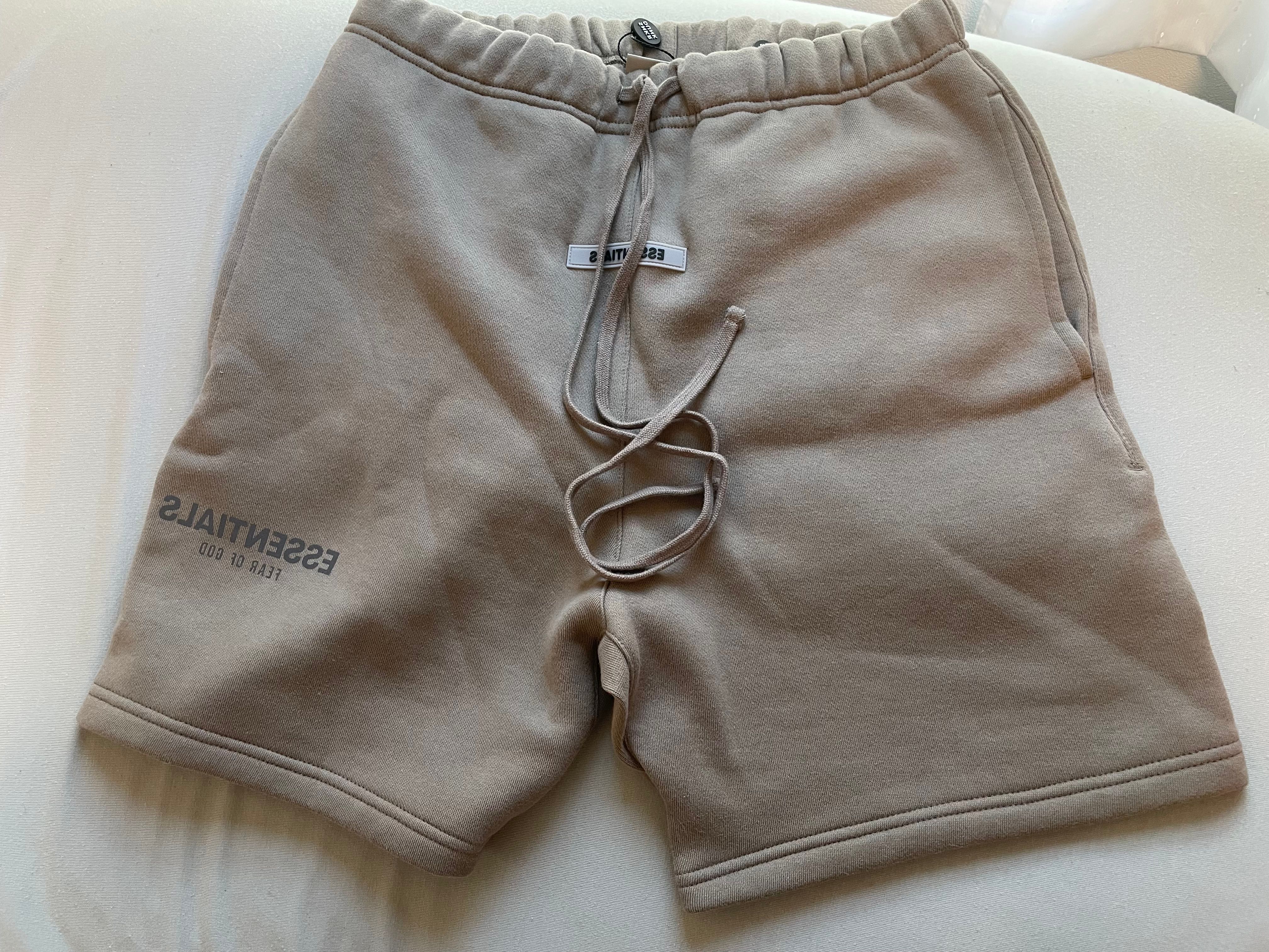 FEAR OF GOD ESSENTIALS Fleece Shorts "Taupe"