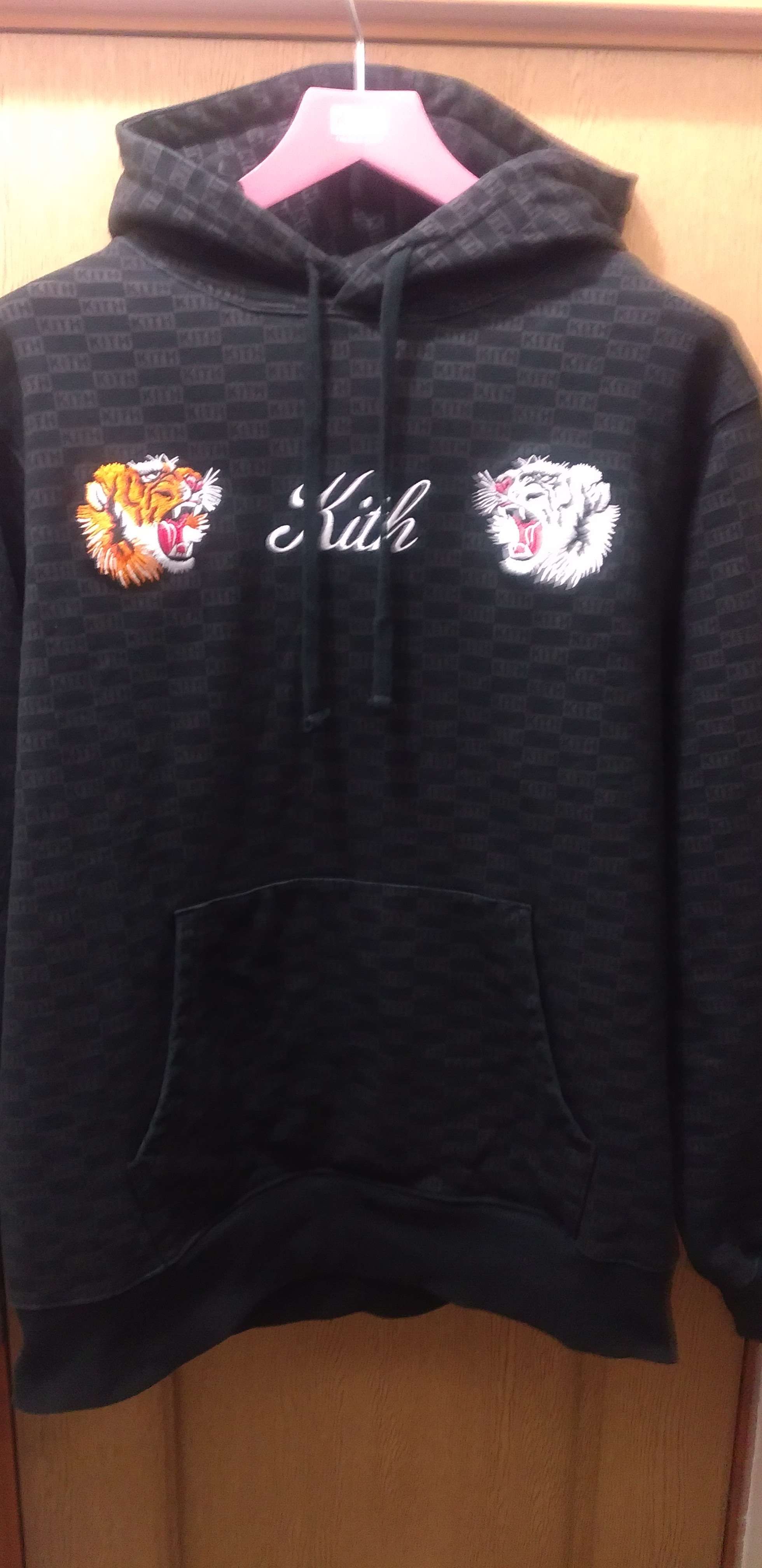 kith虎刺繍パーカー