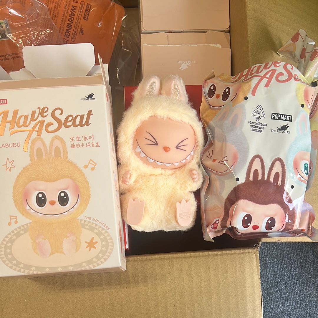 POP MART THE MONSTERS (LABUBU) Have a Seat Plush Series SISI