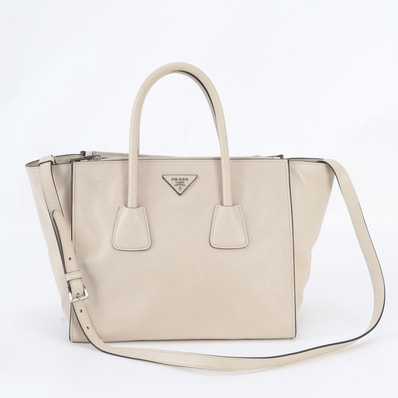 ■美品 プラダ トライアングルロゴハンドバッグ レザー