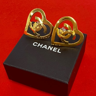 CHANEL シャネル ココマーク ハートモチーフ GP イヤリング ゴールド
497ca