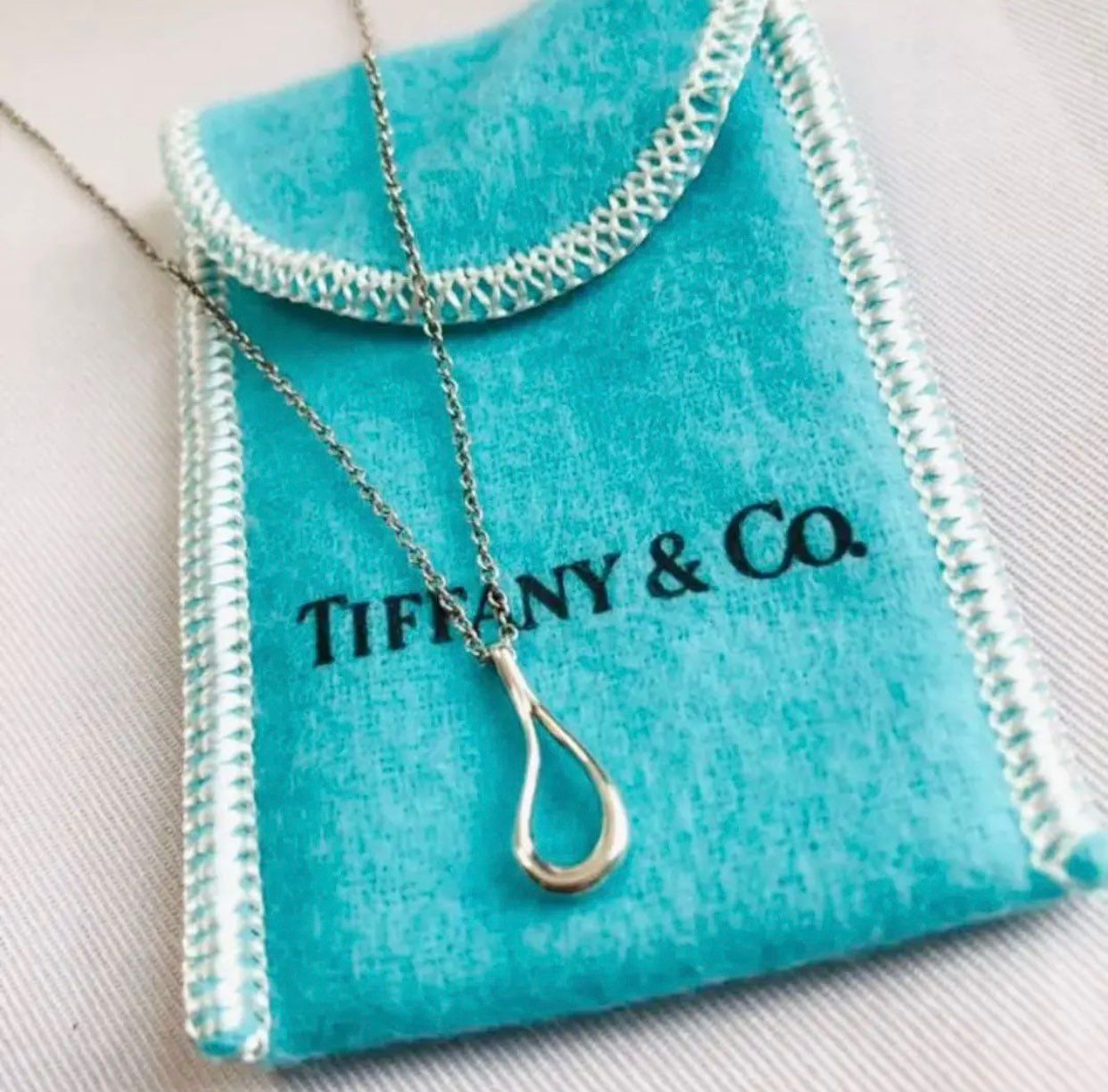 Tiffany & Co Open Tear Drop Necklace "Silver"