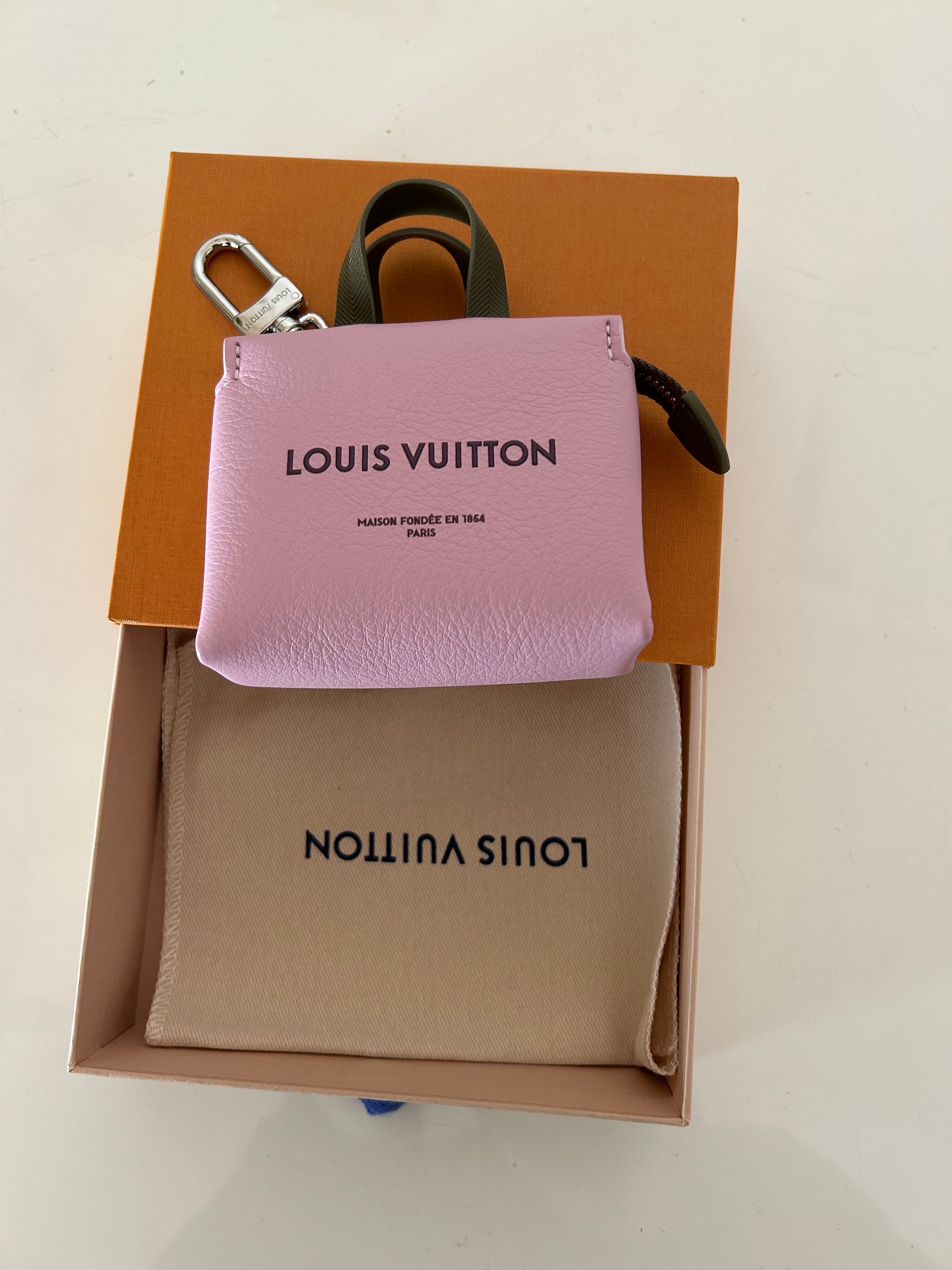 ルイヴィトンLVミニショッパーキーホルダーバックチャームレザー