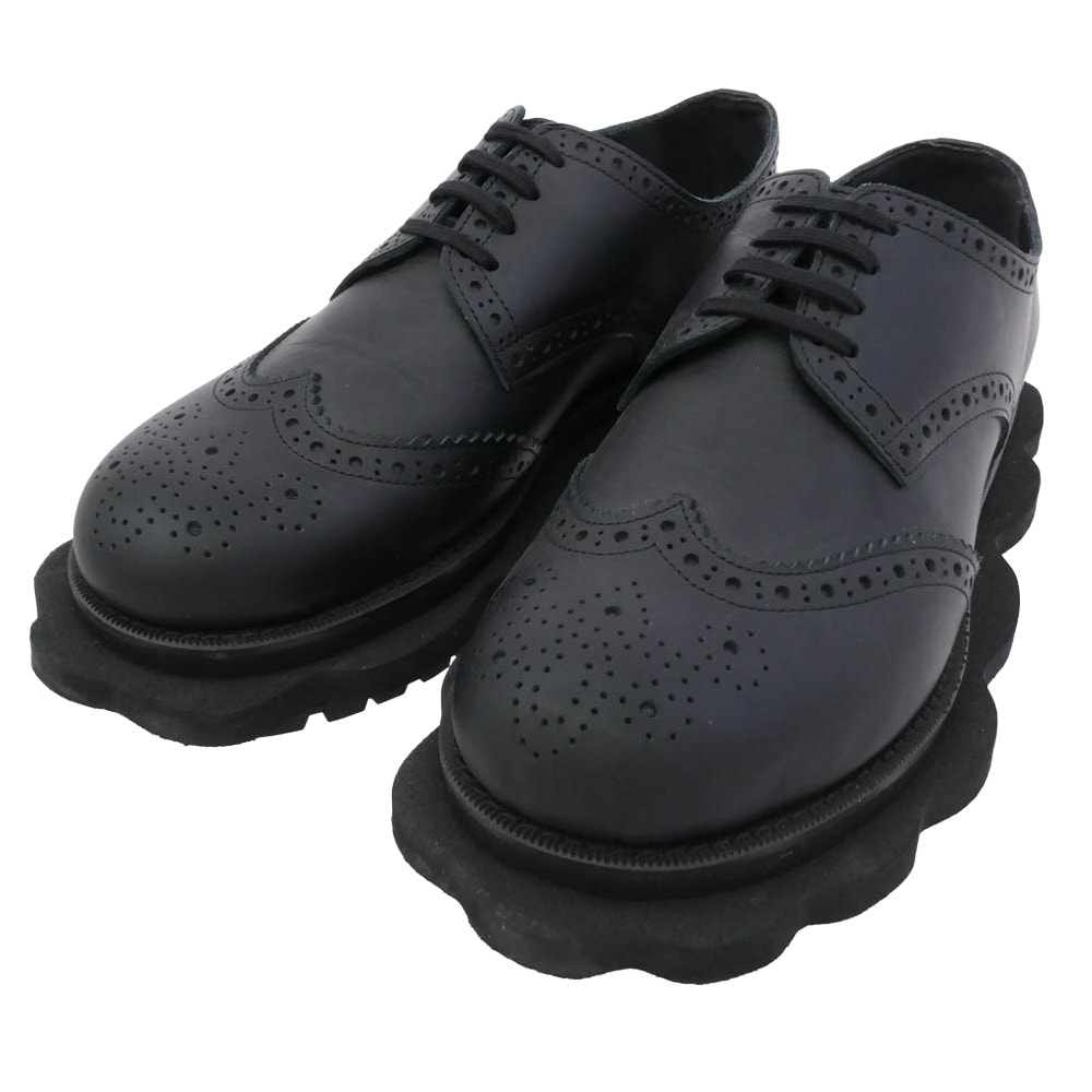 tao COMME des GARCONS タオ コムデギャルソン スニーカー 25SS TO-K103 スカラップソール ステアスムース ウィングチップ シューズ ブラック系 シルバー系 24cm【中古】