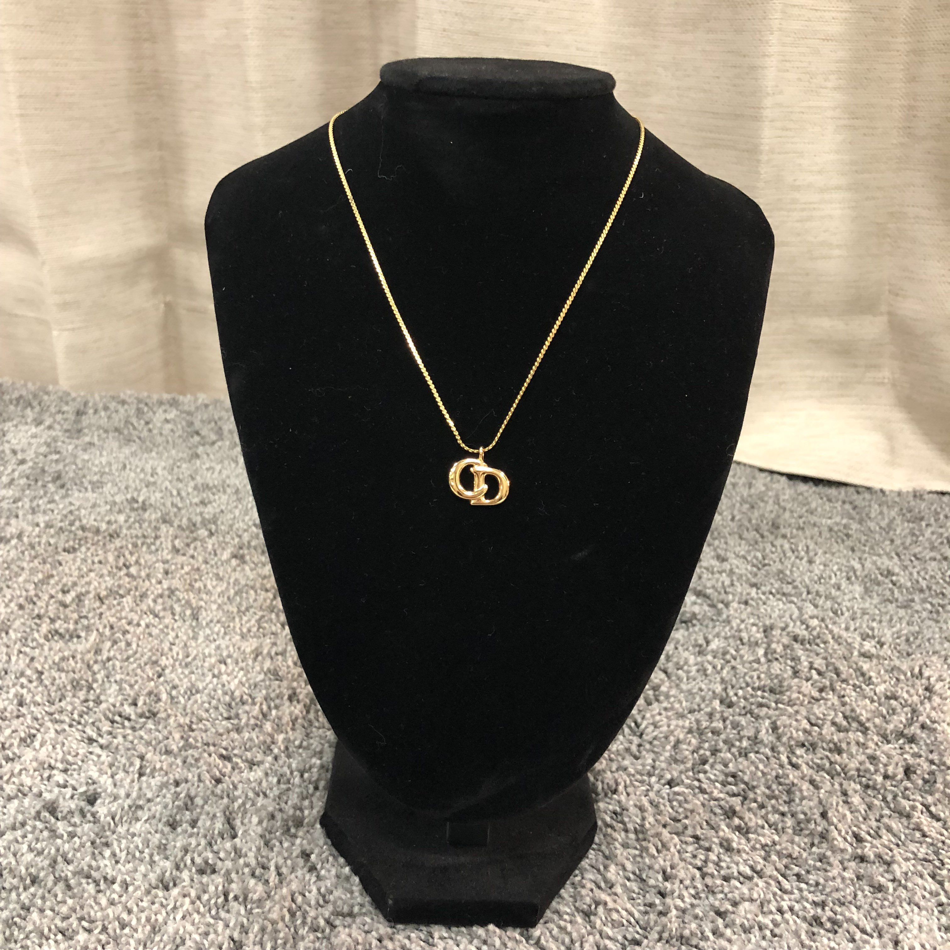 ディオール ロゴ ネックレス