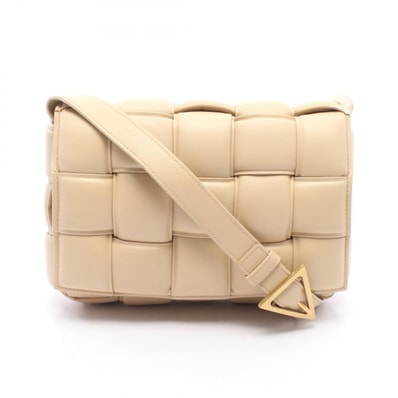 ボッテガヴェネタ BOTTEGA VENETA パデッド カセット ショルダーバッグ バッグ レザー レディース ベージュ系 【中古】