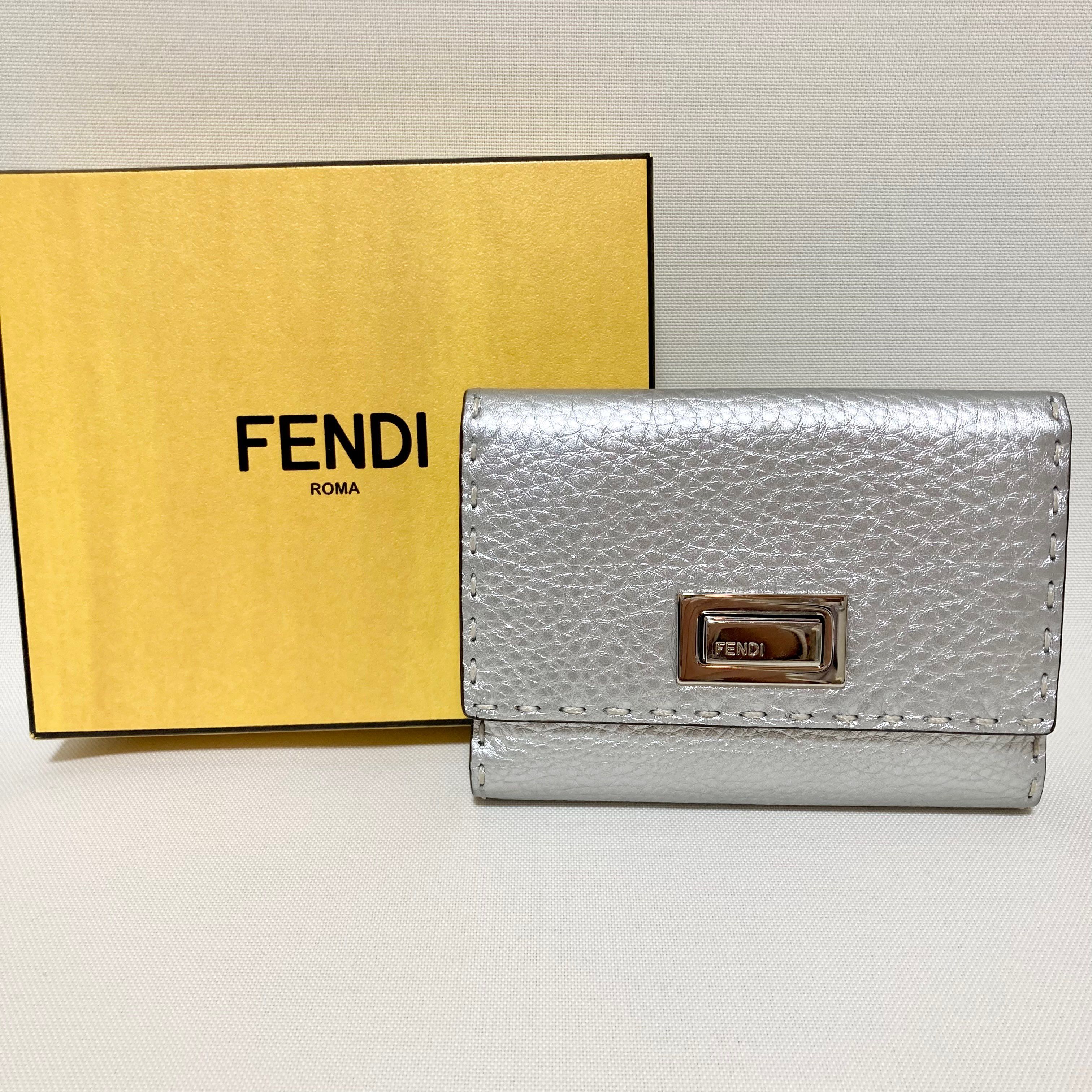 FENDI フェンディ セレリア ピーカブー シルバー
