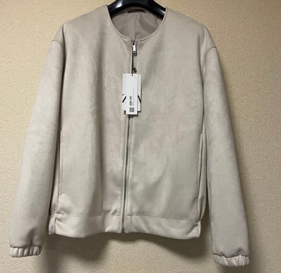 新品タグ付き⭐︎ZARA レディース ノーカラージャケット Sサイズ(日本L相当) 定価10,990円 ベージュ ジップブルゾン ザラ