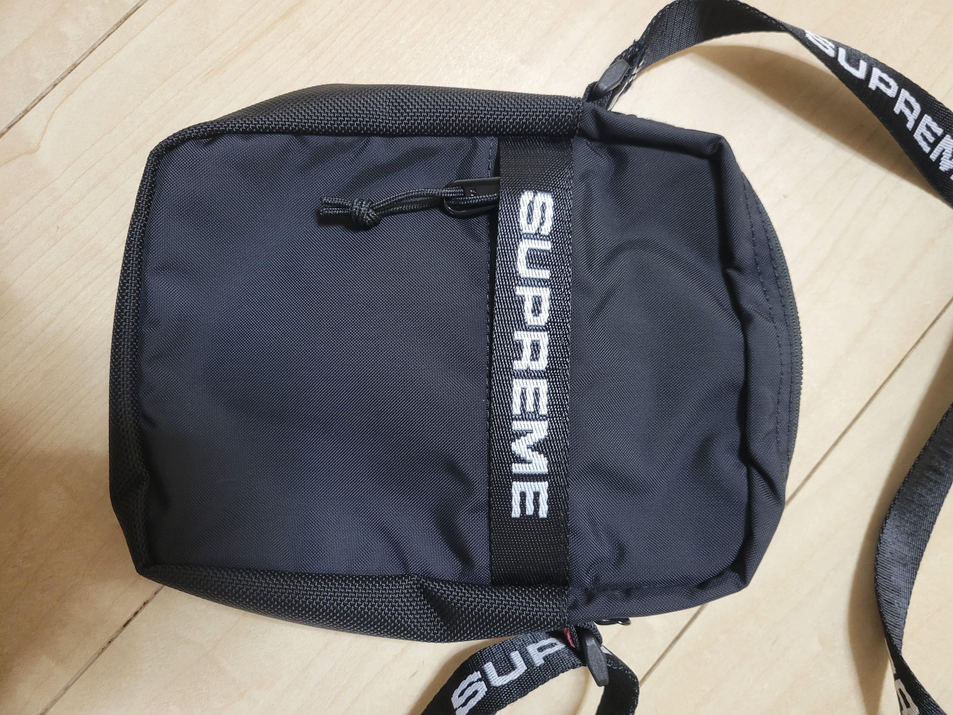 Supreme FW22 Shoulder Bag 