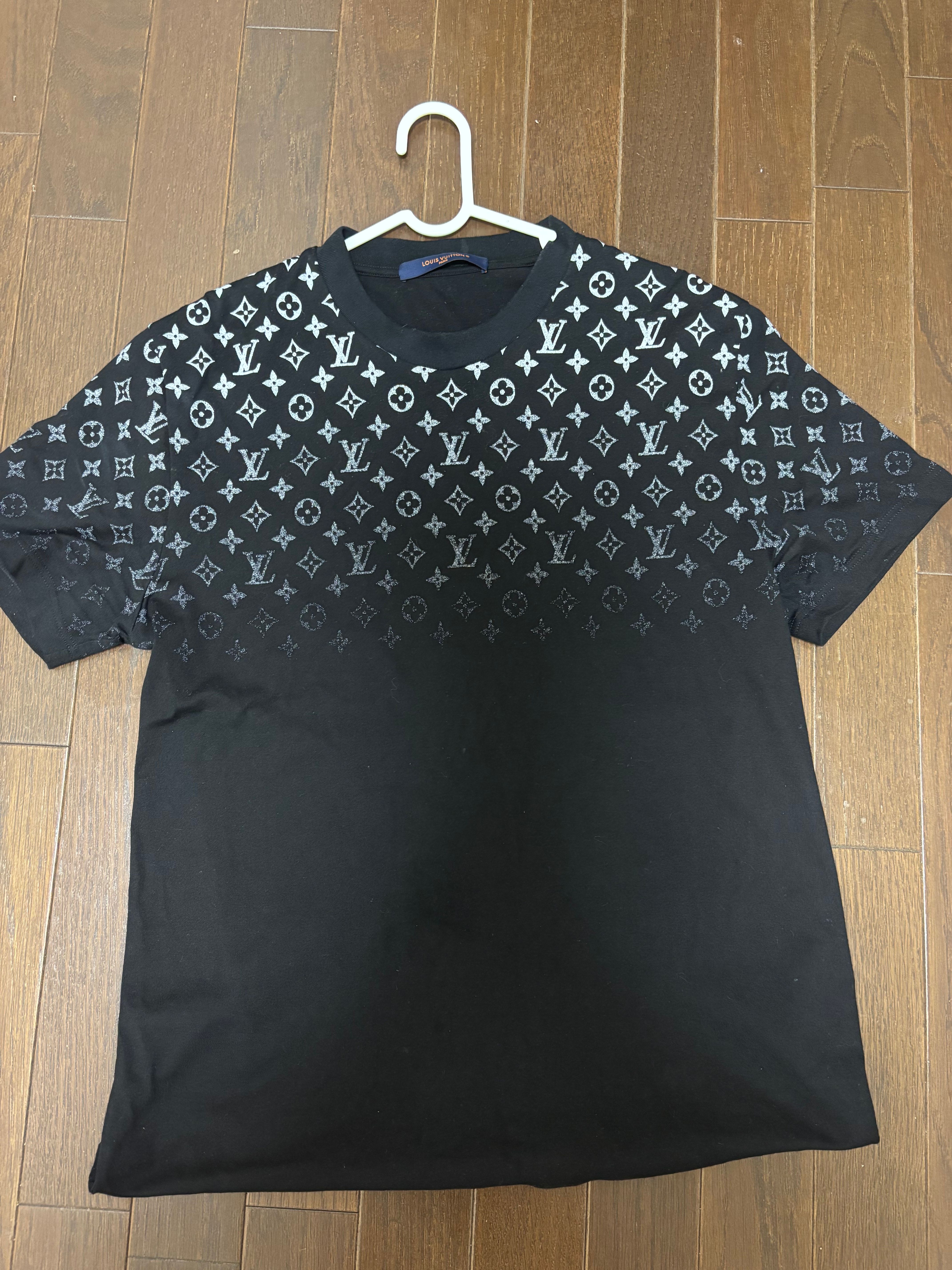 ルイヴィトン　モノグラムtシャツ