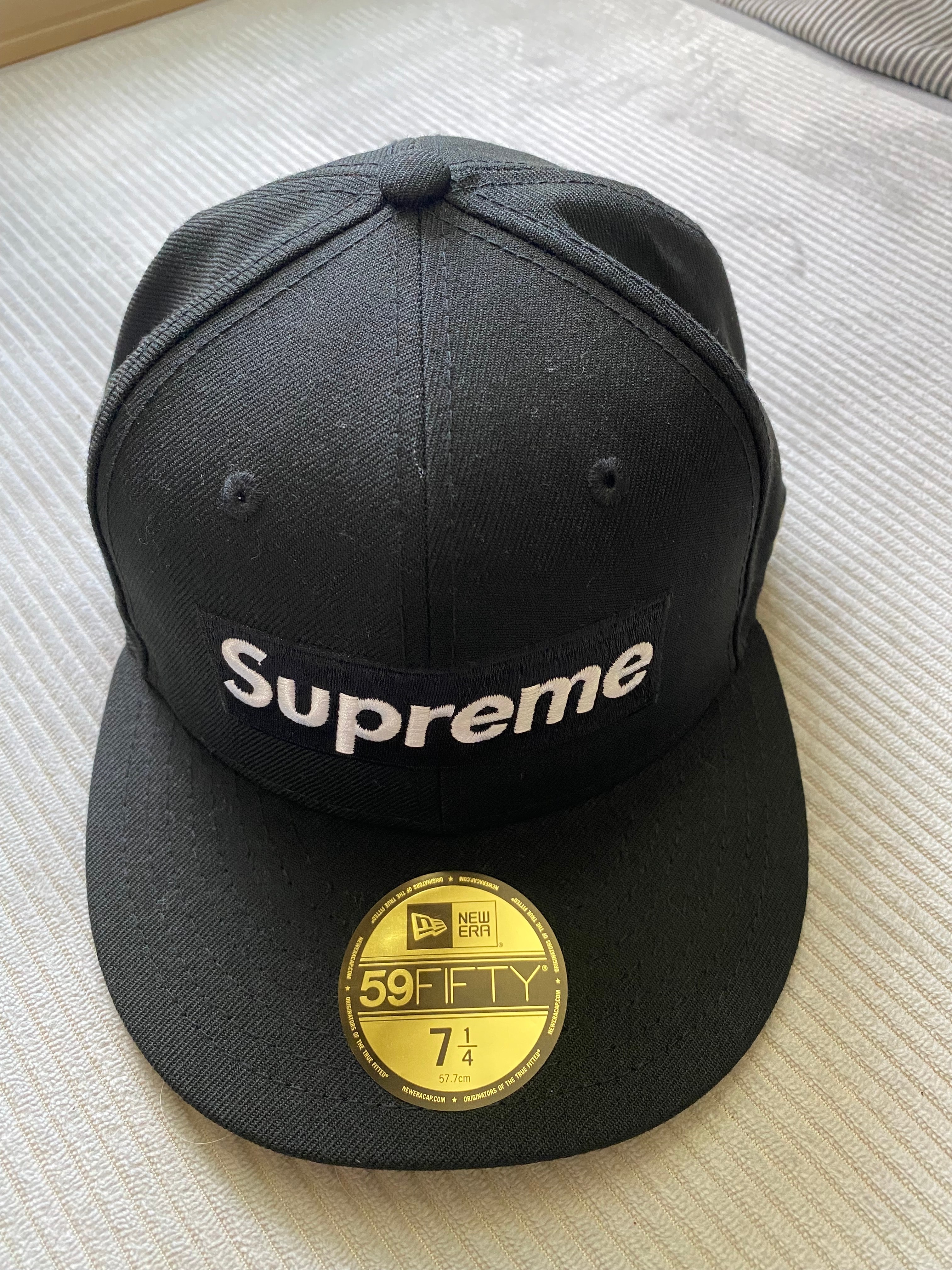Supreme World Famous Box Logo New Era® "Black"