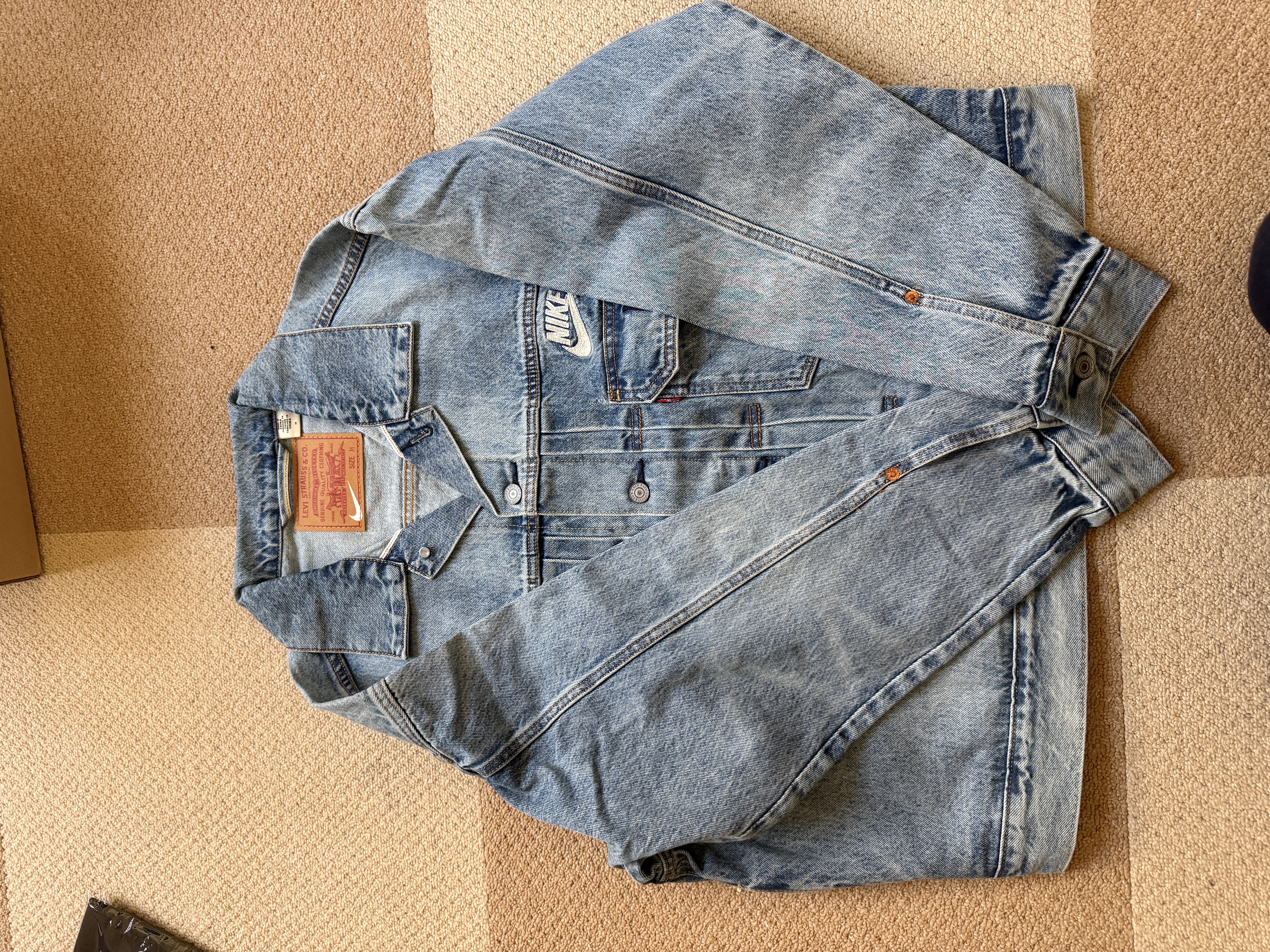 LEVI'S x Nike Denim Trucker Jacket "Light Indigo" 002TM-0000