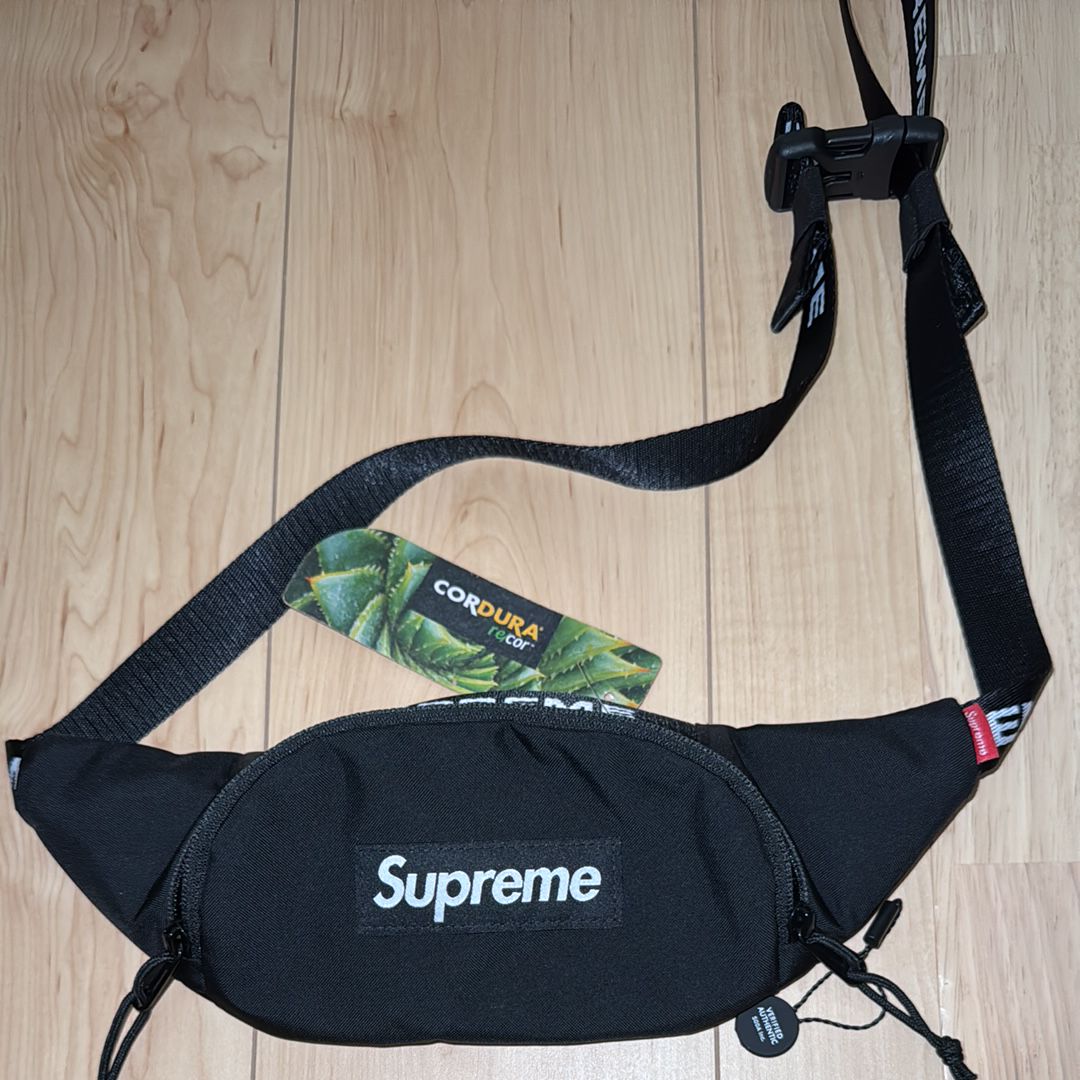 Supreme FW22 Small Waist Bag "Black"