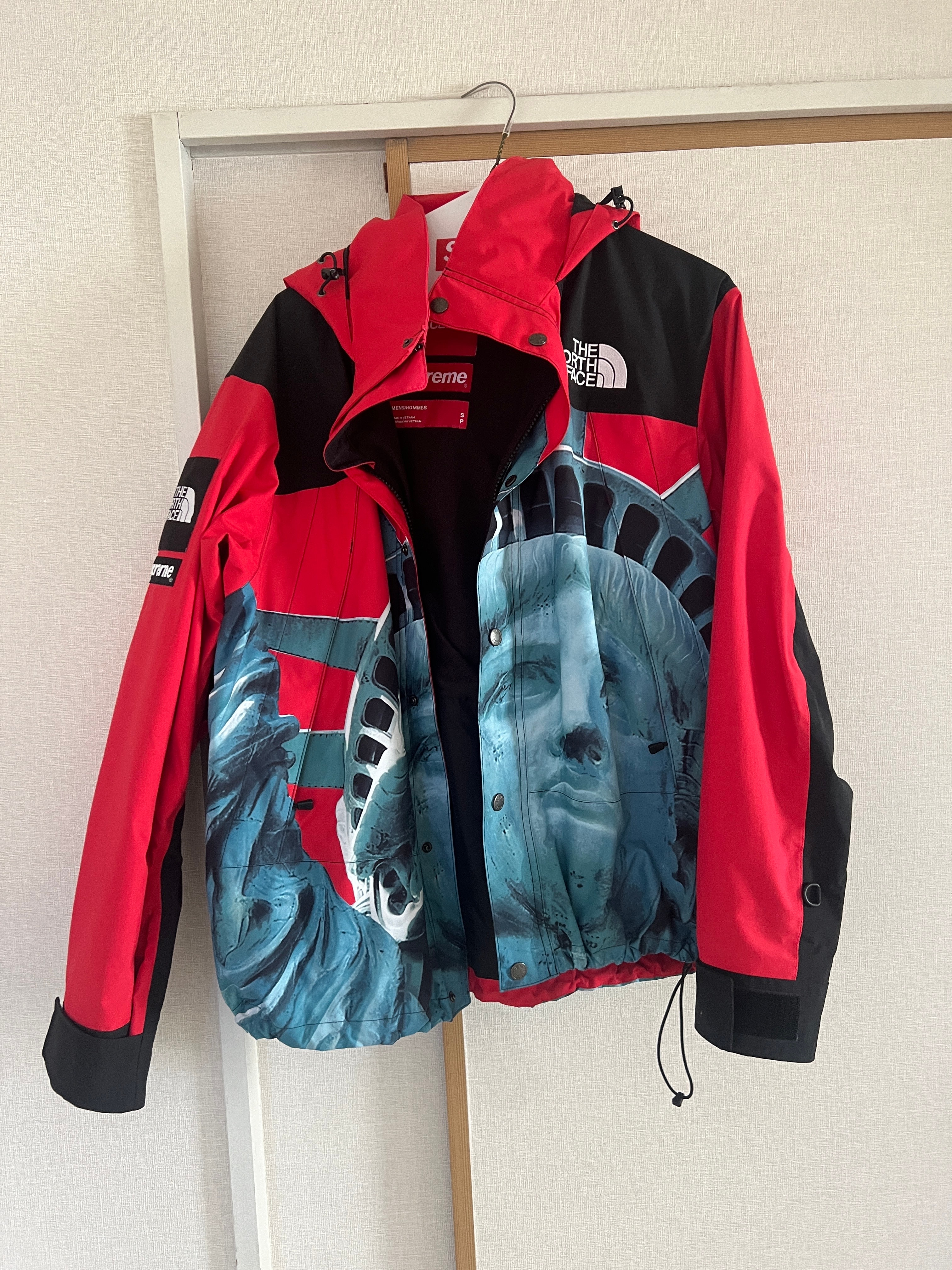 Supreme x The North Face Statue of Liberty Mountain Jacket "Red"