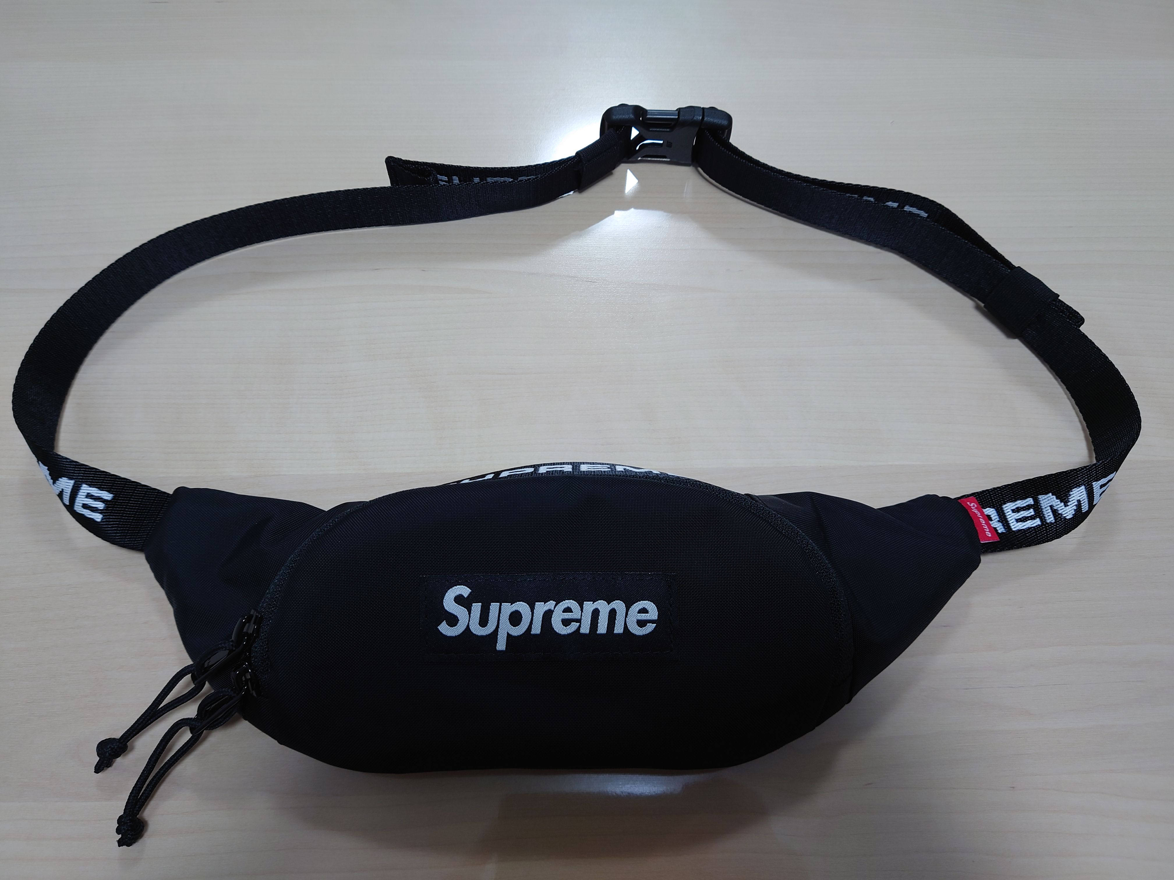 Supreme FW22 Small Waist Bag 